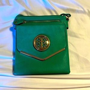 Sweet pea green handbag with shoulder handle